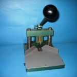 מכשיר לחיתוך פינות